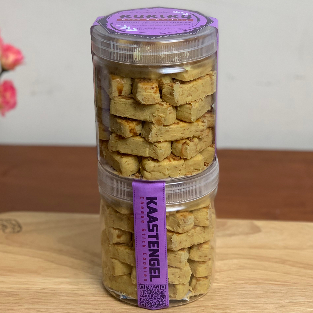 

Kukiku Kastengel Keju Cookies Kue Kering Premium Butter Toples 600 ml 410 gram