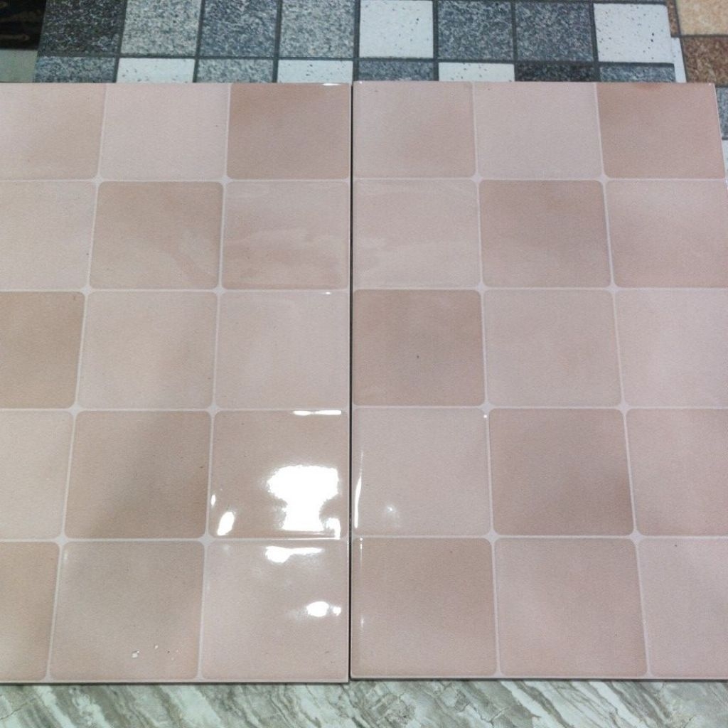 keramik dinding Asia Edina Pink Emb 25x40 Kw3/Dus (kilap timbul )