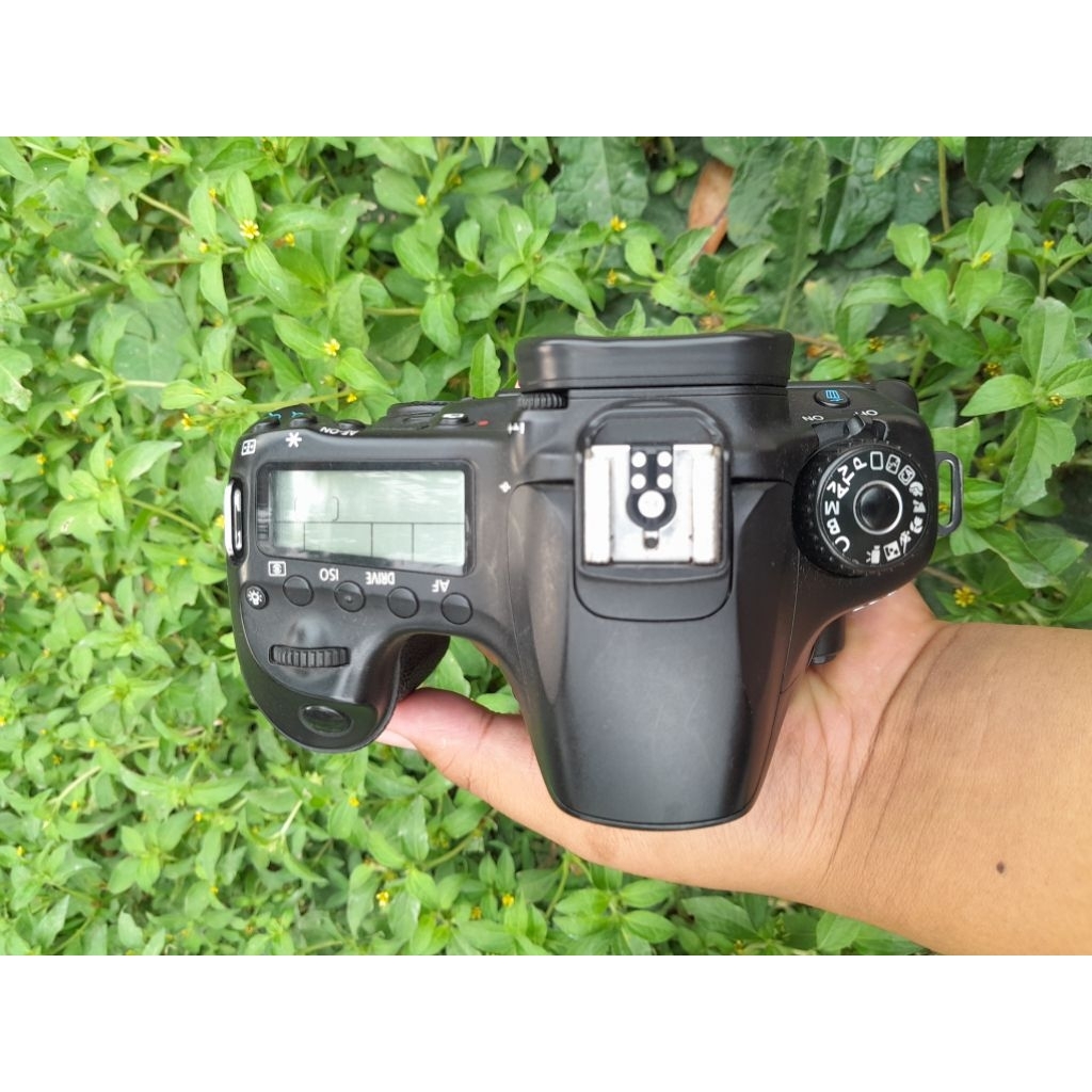 Canon 60 d body only charger ,batrai,tali strap,tas