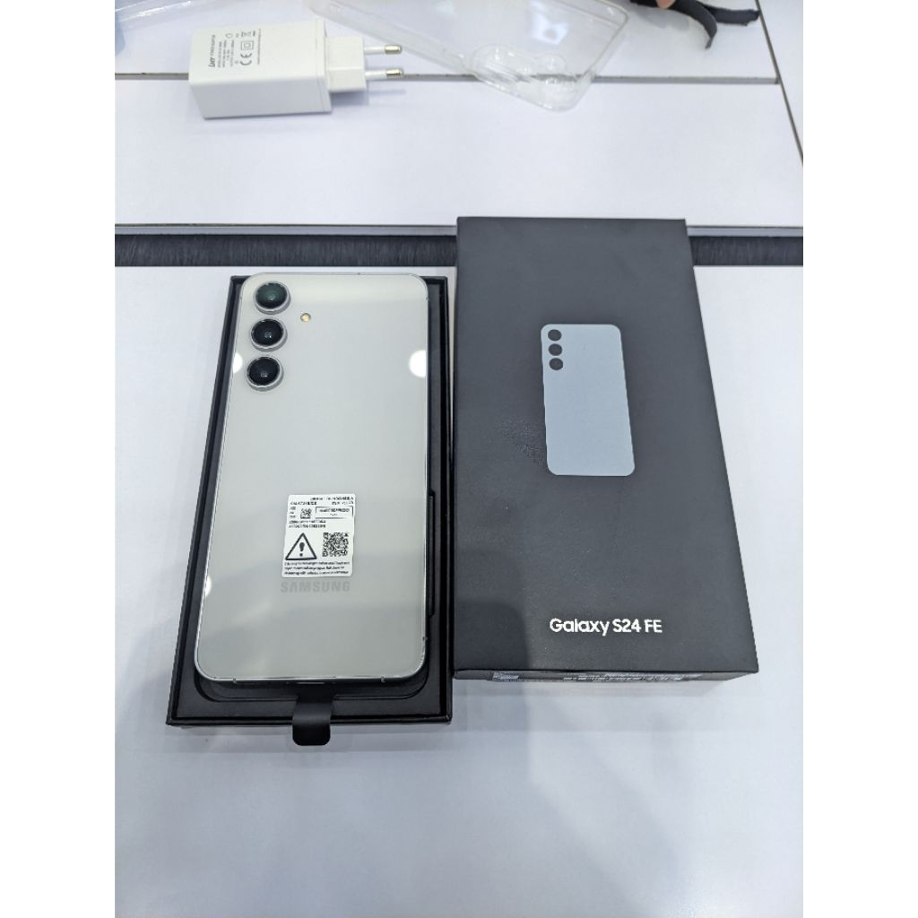 samsung S24 fe second like new