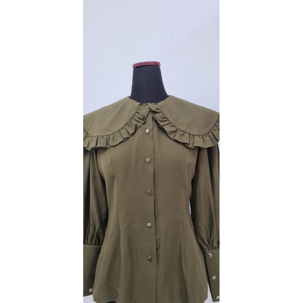 blus kerah lebar