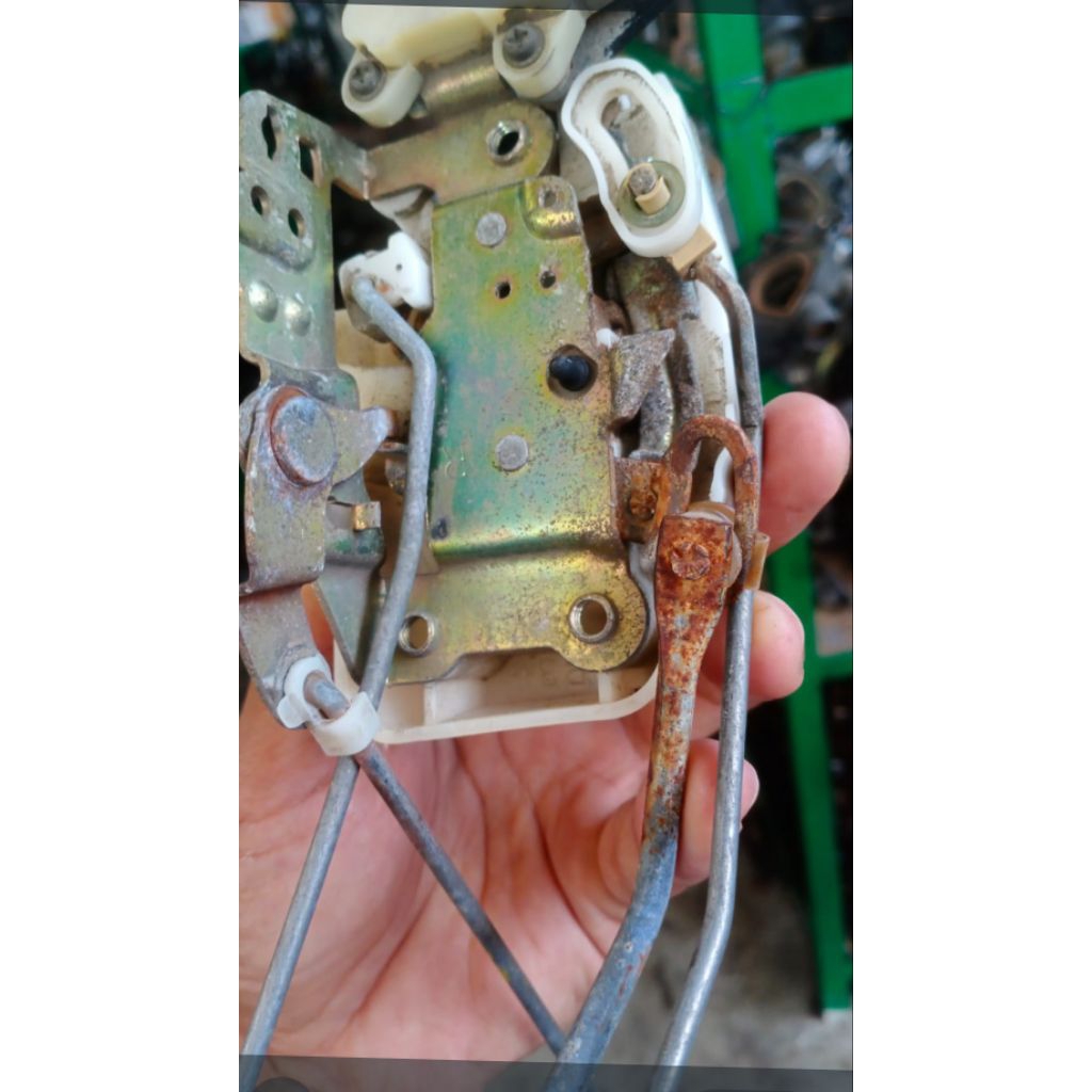 dorlock pintu depan kanan ferio 97