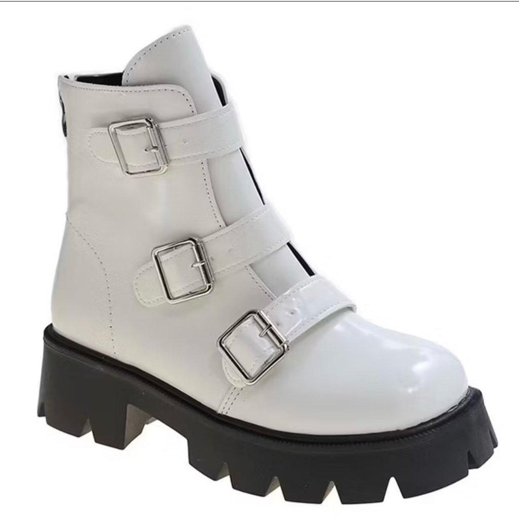 BOOTS SEPATU SNEAKERS