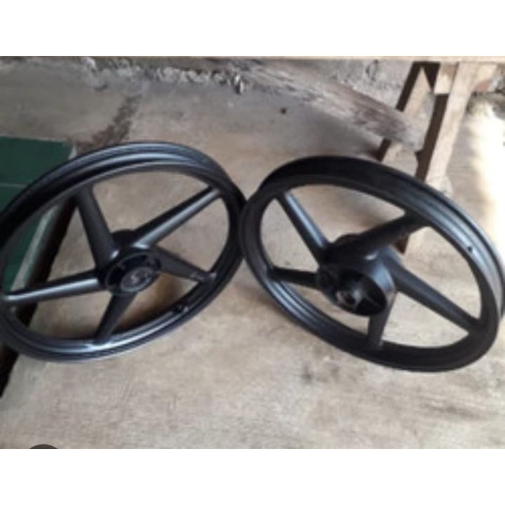 satu set velg suzuki smash