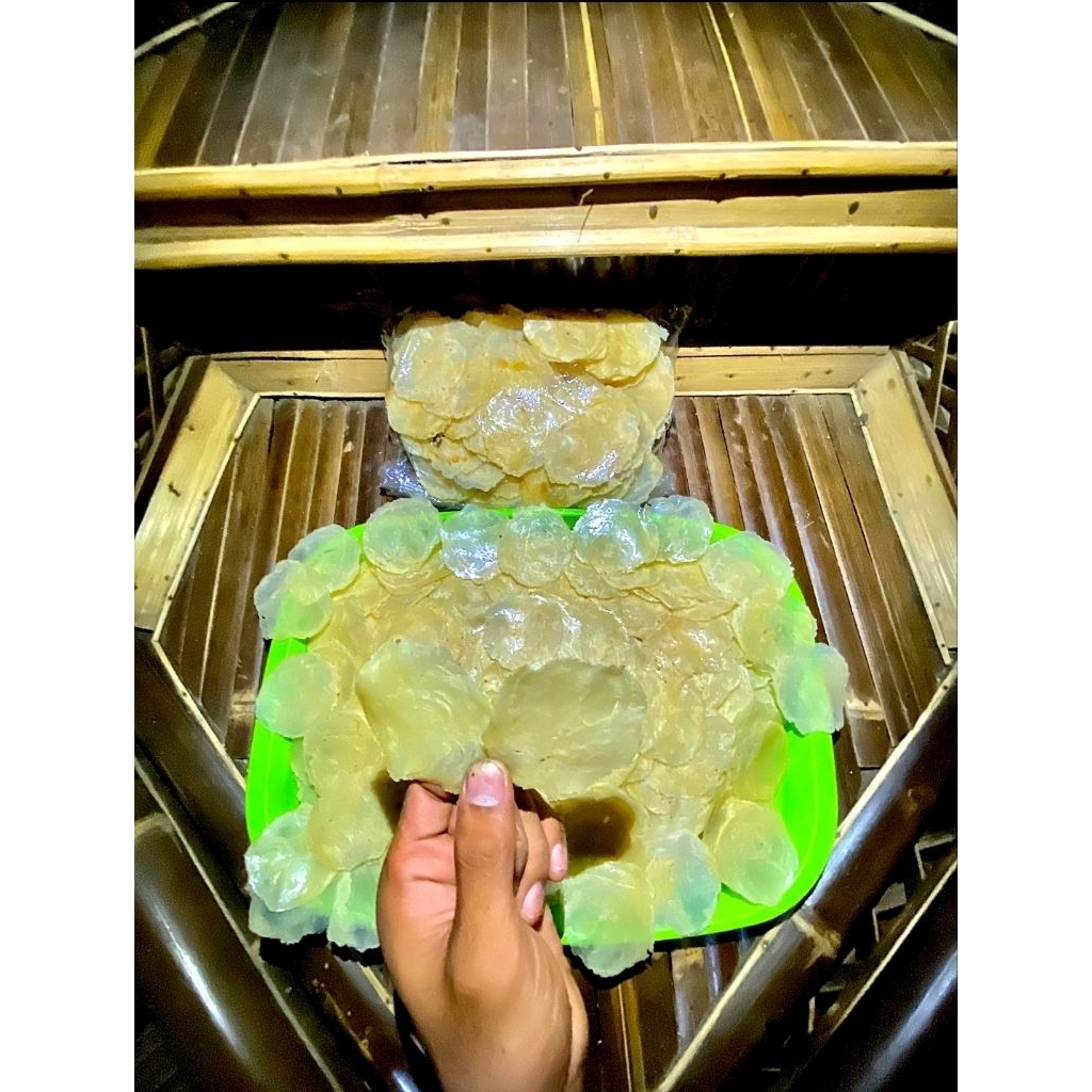 

emping melinjo full kering ukuran 2 sampai 3 biji melinjo asli kebumen