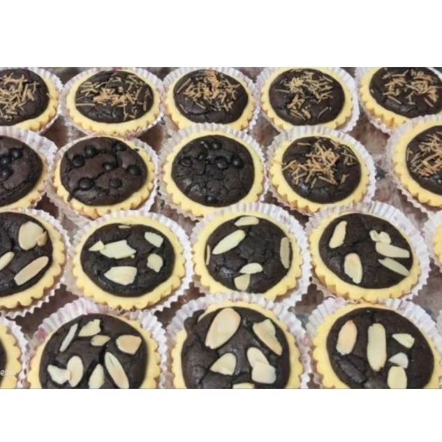 

1box isi 10pcs Pie Brownies sz Besar - Pie Brownies Homemade - Produk UMKM sudah terdaftar Halal MUI