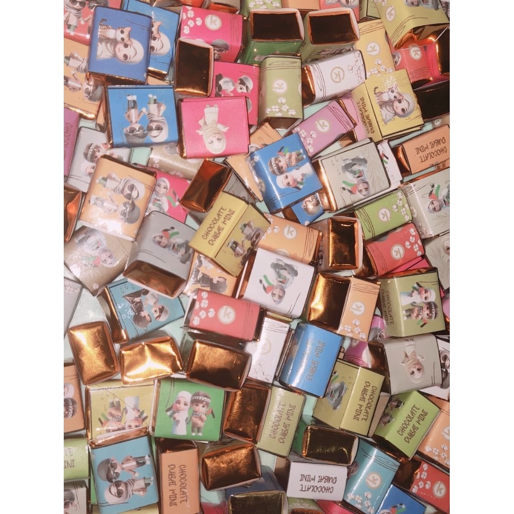 

Coklat Dubai Mini Cube / Choccolate Dubai Crunchy isi 25pcs