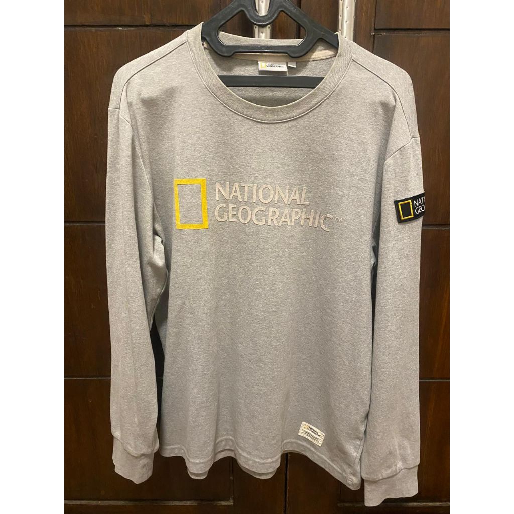 S O L D    Crewneck CN National Geographic Patch Second Original Preloved