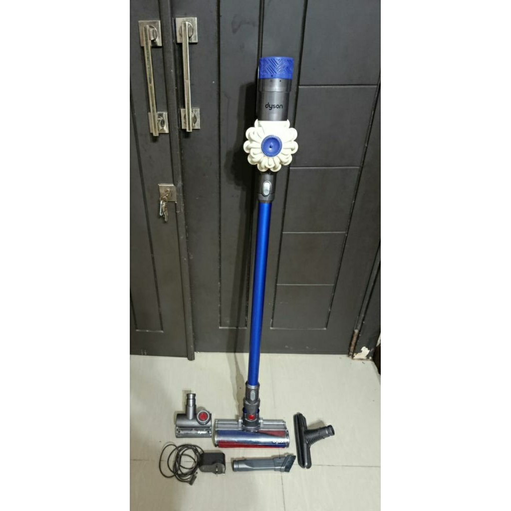 Dyson V6 Vacuum Cleaner Bekas