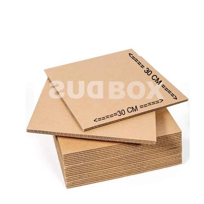

Kardus karton dus lembaran ukuran 30x30 cm bahan Double wall(Tebal 7 mm)