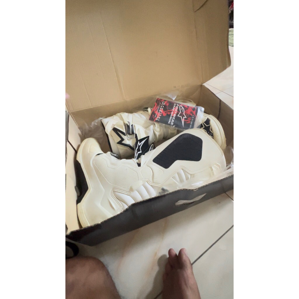 Sepatu cros alpinestar