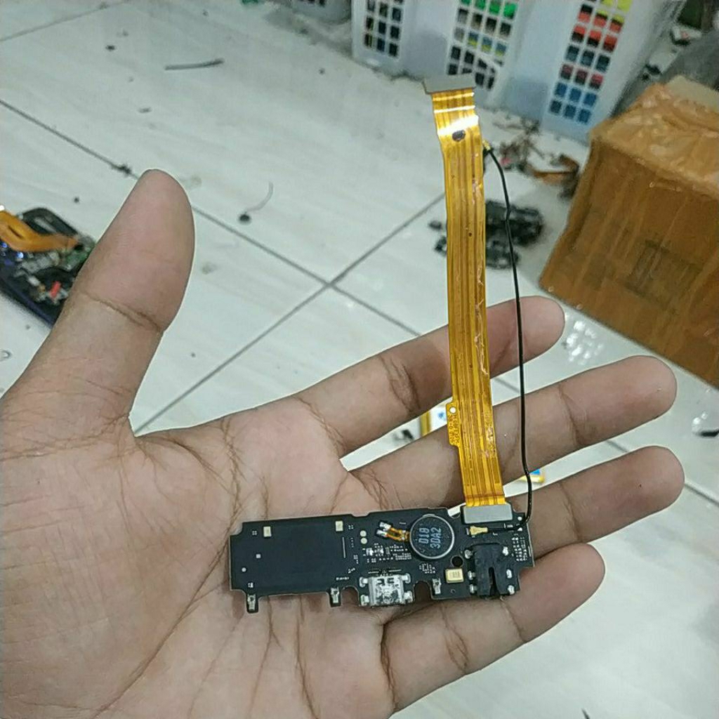 fleksibel board cas bekas kw Vivo v9