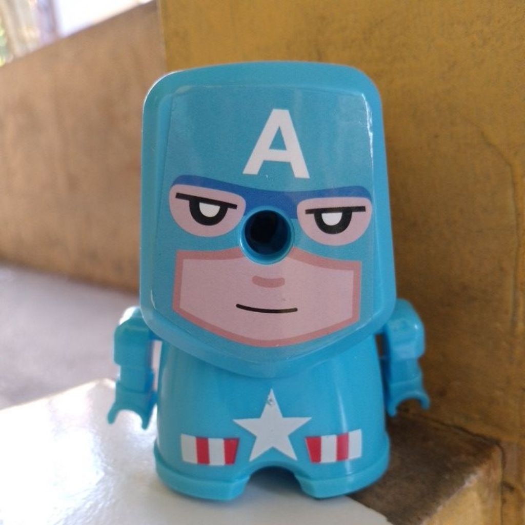 

serutan meja karakter