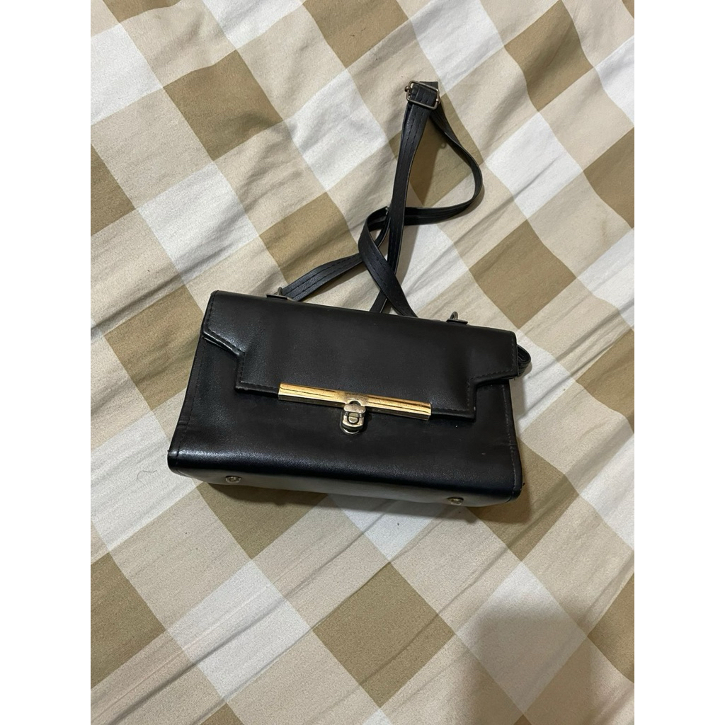 tas wanita warna hitam