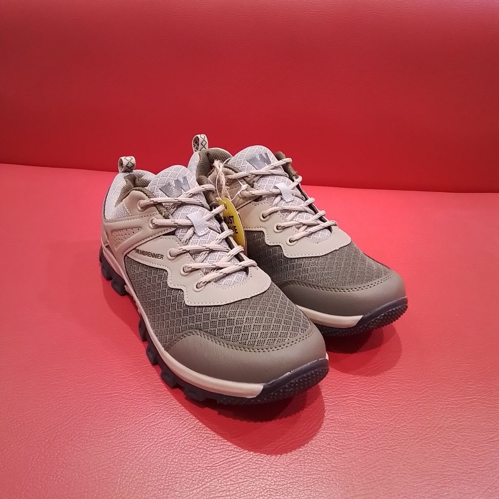 Sepatu outdoor/gunung pria WEINBRENNER by bata