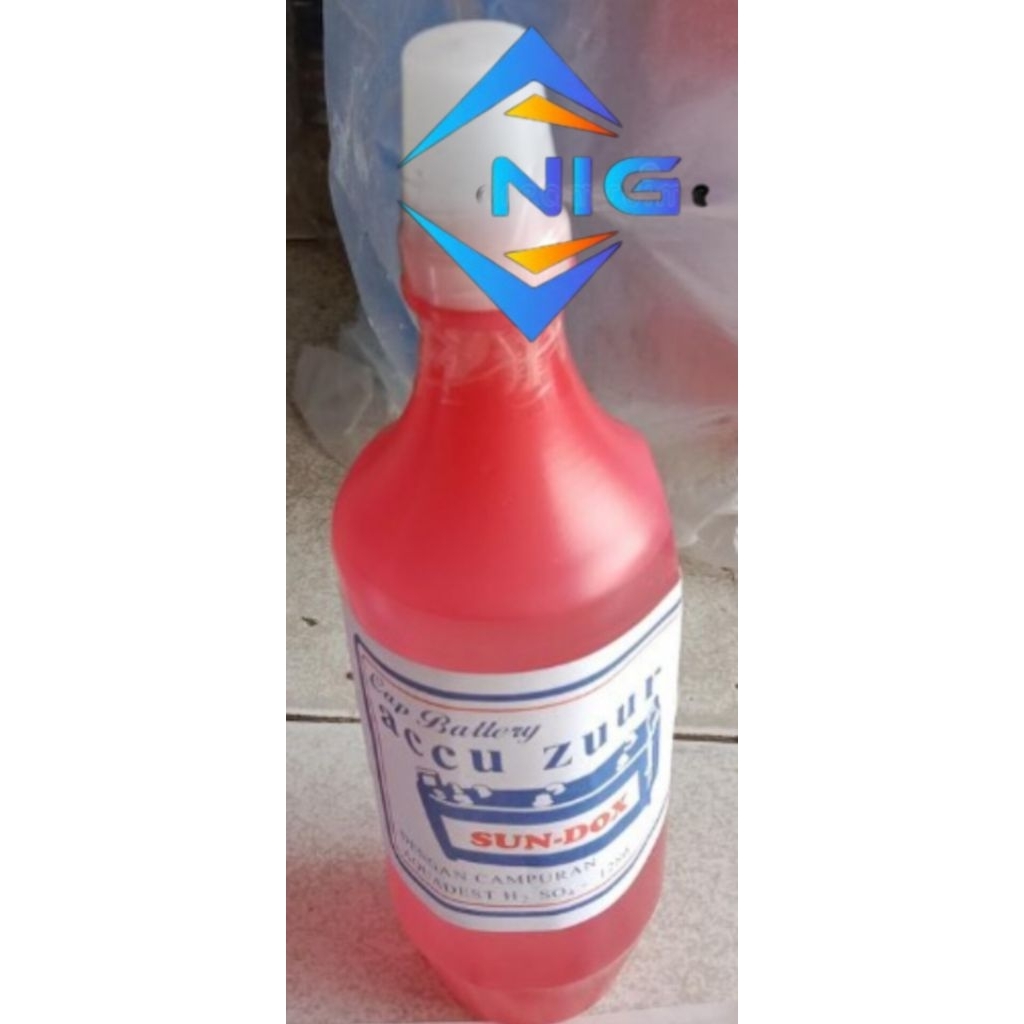 Accu Zuur dan Air Aki biru merah