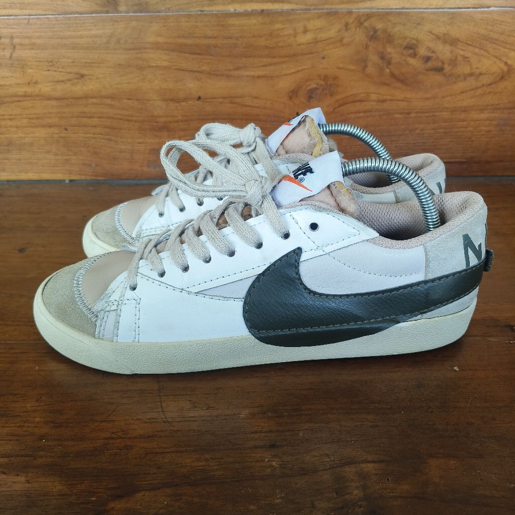 Preloved Blezer Jumb0 Putih 42