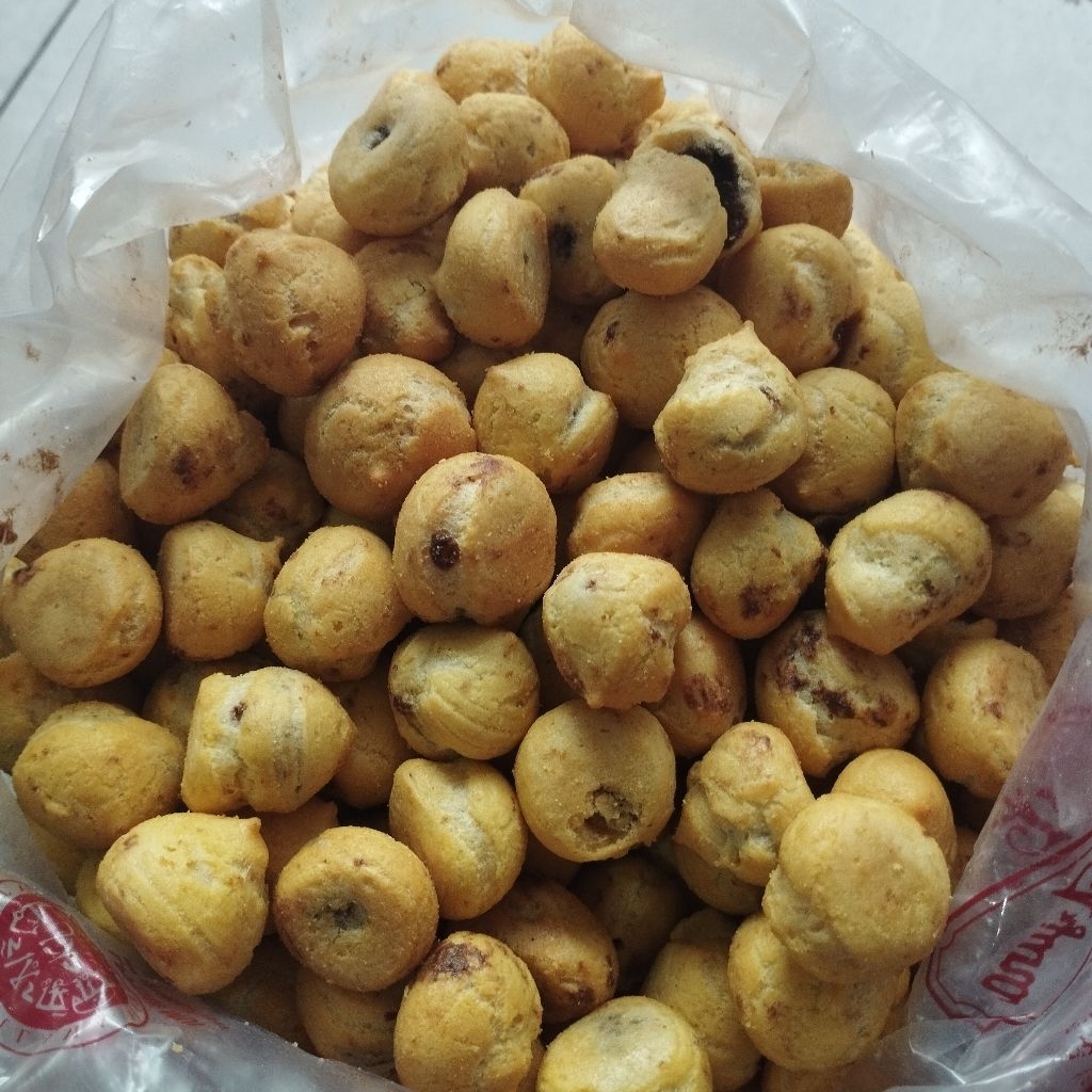 

Cemilan Kue Sus Coklat Lumer | Sus Kering Isi Cokelat | Aneka Cemilan dan Snack Nyamikan Jogja