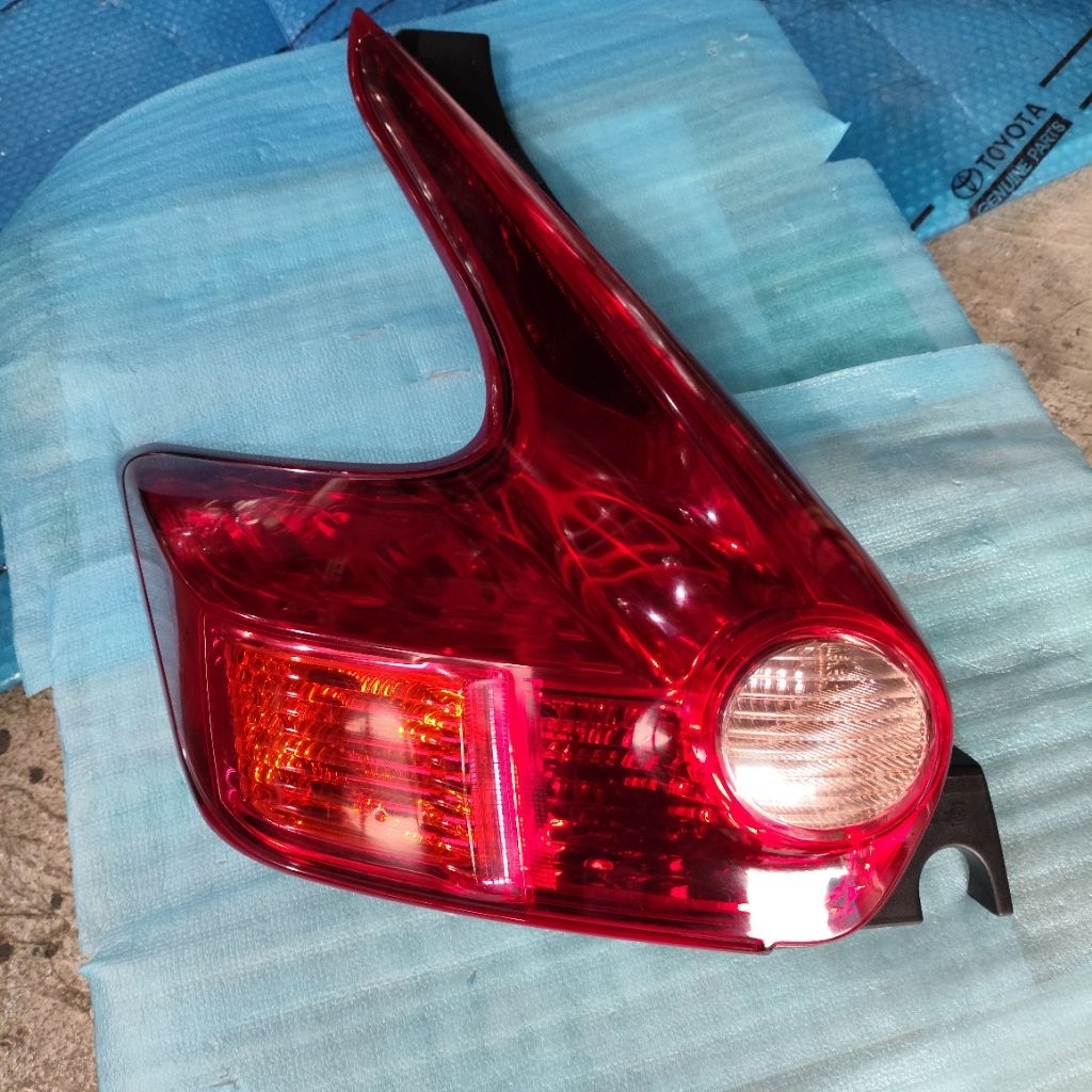 Stoplamp Lampu Belakang Nissan juke 2011 2012 2013 original