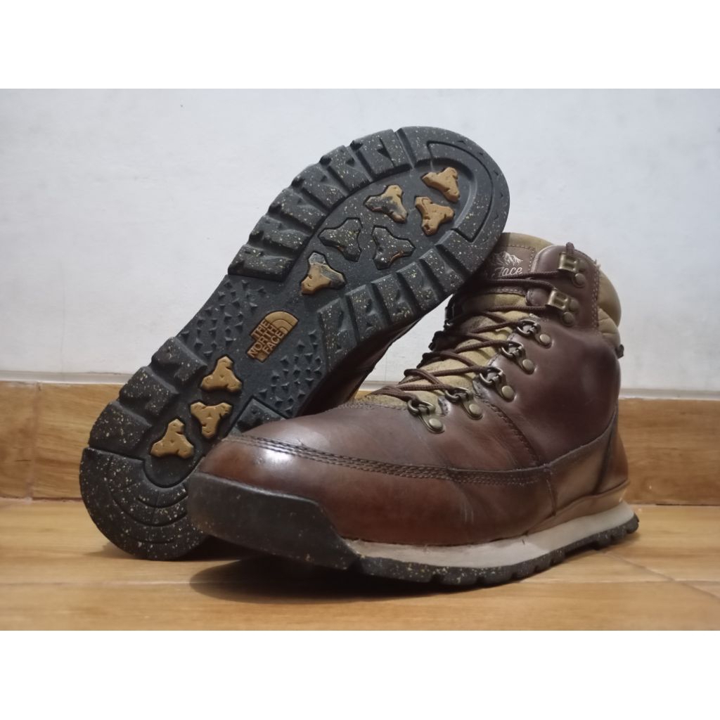 sepatu outdoor TNF back to Berkeley kulit