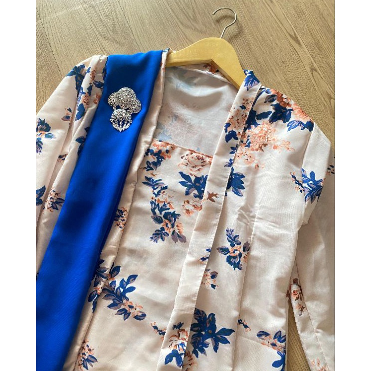 KEBAYA KUTUBARU MODERN BUNGA CREAM BIRU