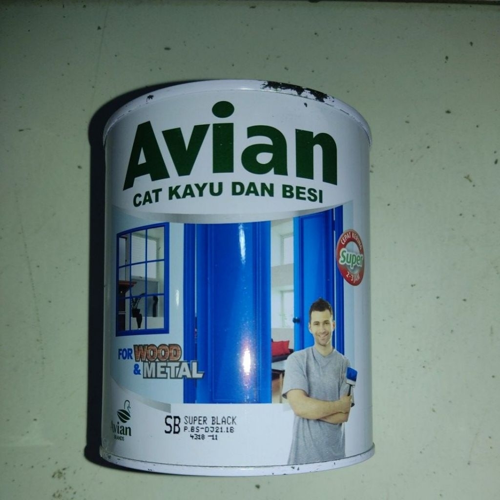 Avian Cat Kayu dan Besi 0,9 Liter Kaleng