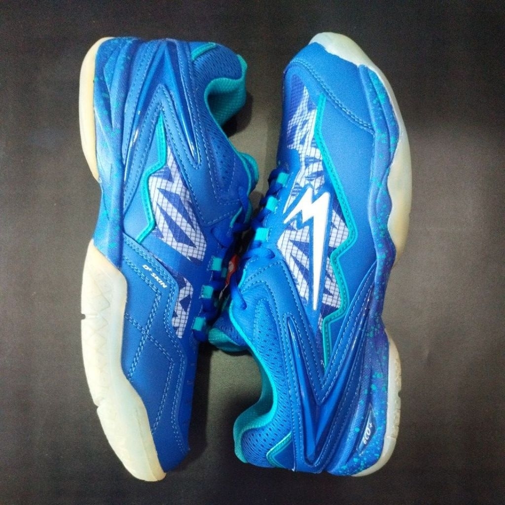 Sepatu badminton Eagle commando x