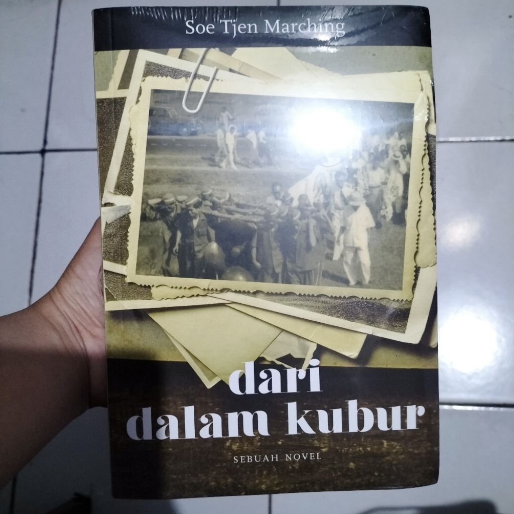 Dari dalam kubur