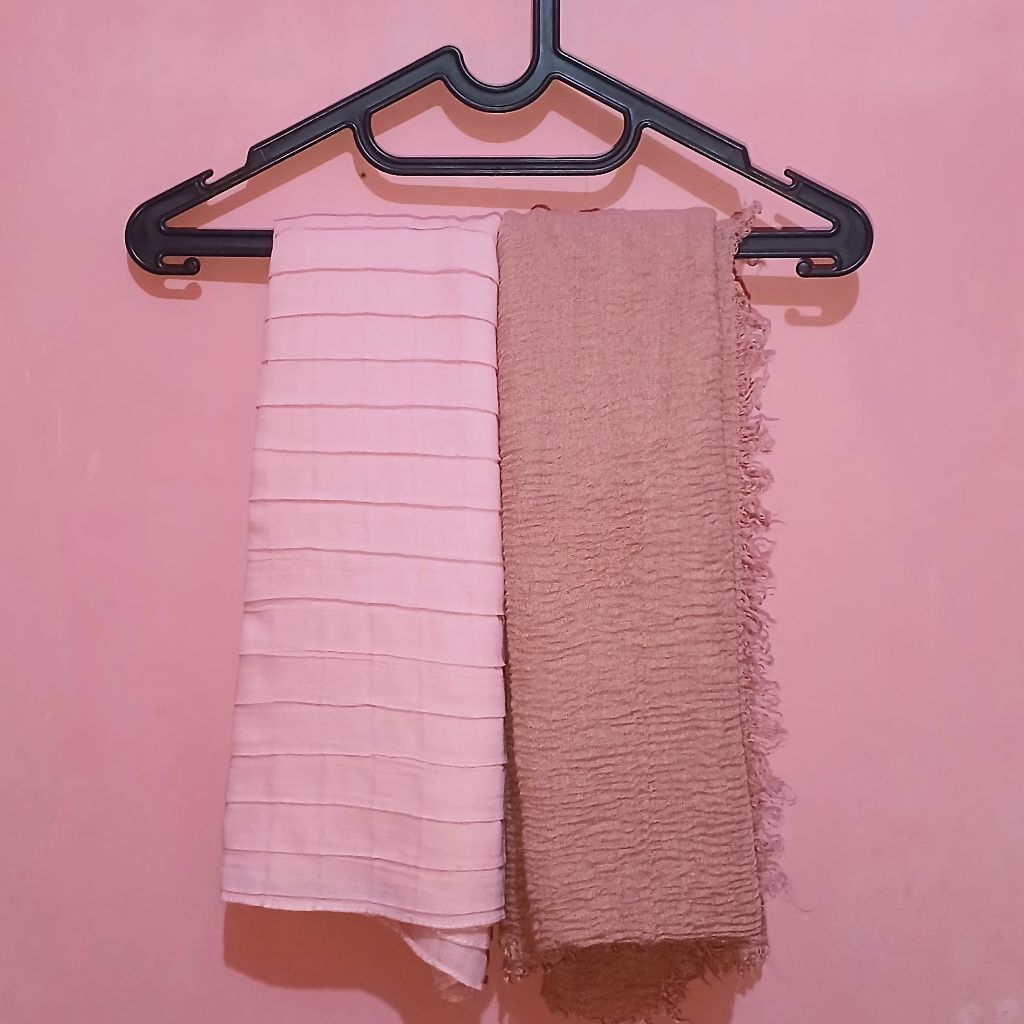 KERUDUNG HIJAB PASHMINA PANJANG CRINKLE SHAWL KOTAK PINK