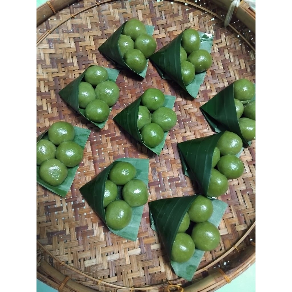 

Klepon Daun Suji Asli – Lumer & Legit Isi Gula Aren