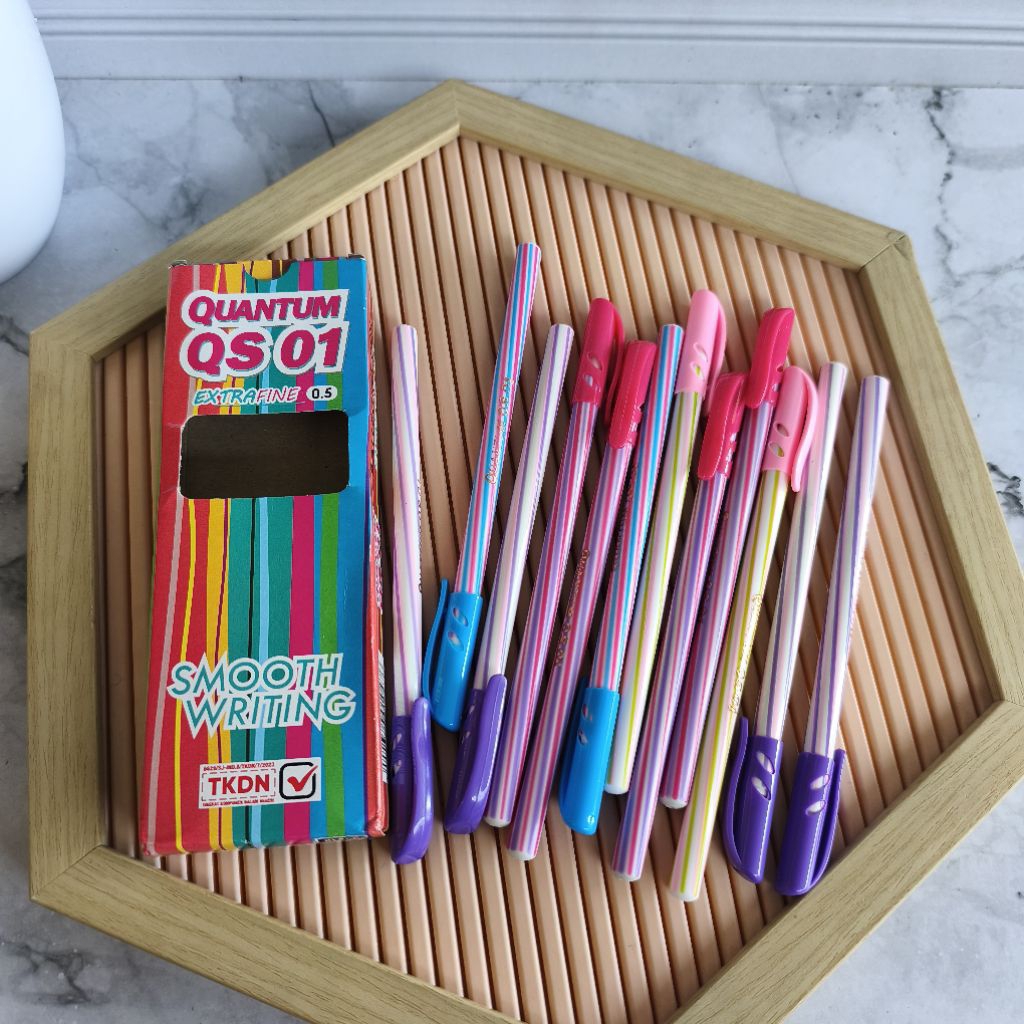 

(1Pack) Bolpen/Bolpoin Murah Quantum QS 01 Tinta Hitam