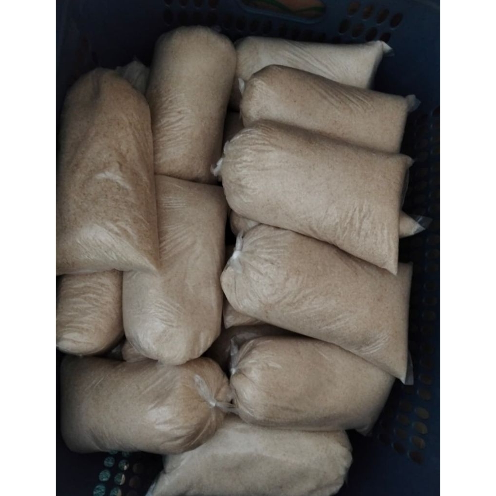 

Gula pasir lokal dan gula brand