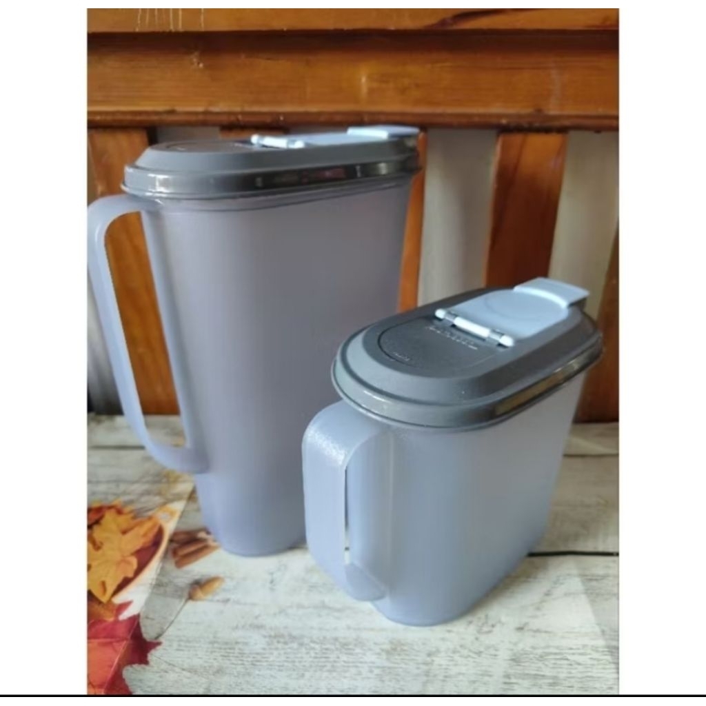 Teko air pitcher fridge jug tupperware with handle.