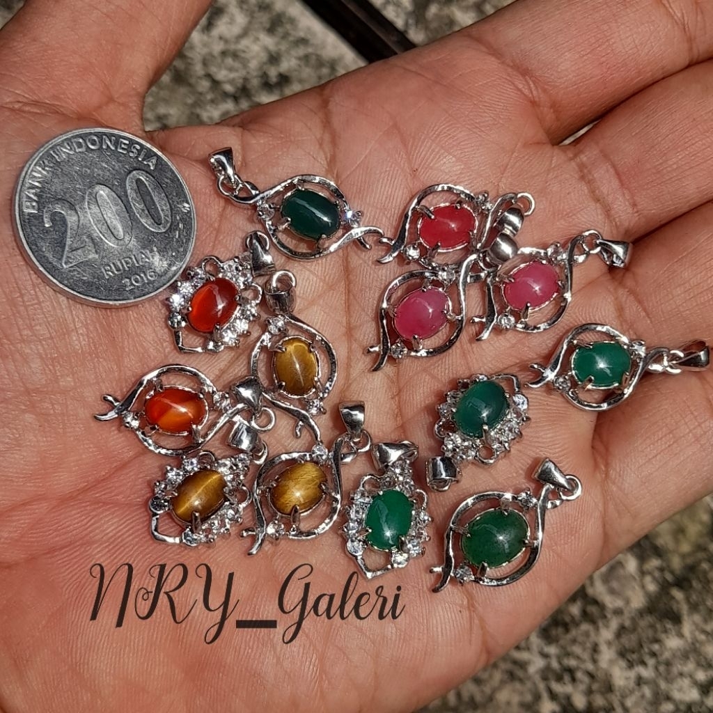 liontin/bandul kalung wanita batu dim kecil warna putih bukan titanium