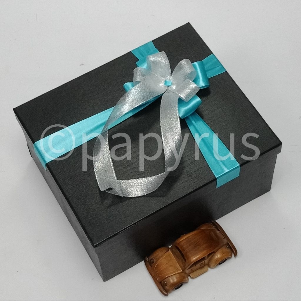 

PAPYRUS 25x30 Tinggi 15cm Kotak Kado Gift Box V3