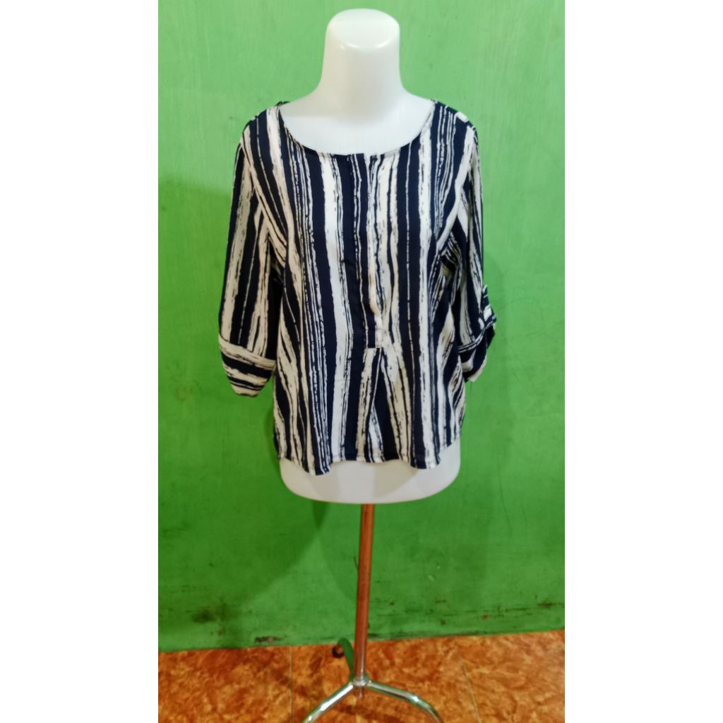 Blus Garis Navy Casual - Atasan Kerja Santai Kekinian