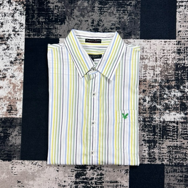 Kemeja Pendek Pria Premium Motif Garis - Garis