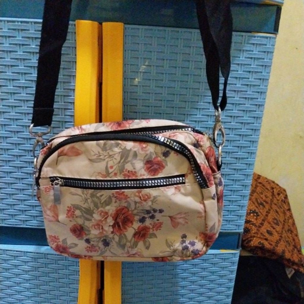 tas sling selempang banyak ruang
