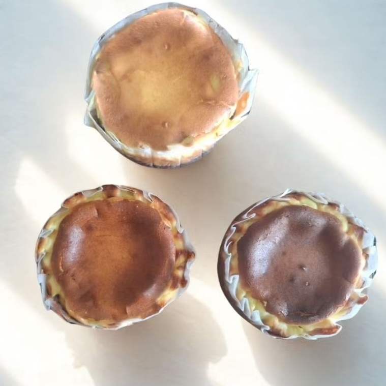 

gluten free Basque Burnt Cheesecake Brownies uk. 10 cm