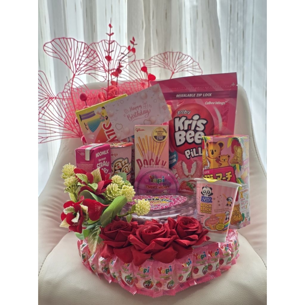Snack tower/cake bentuk love full snack serba pink - Hadiah/kado ulang tahun cantik