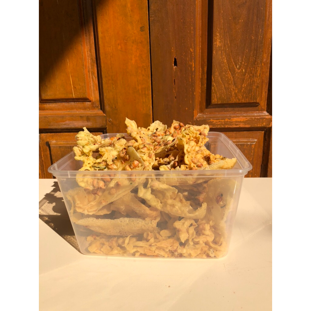 

Kriuk Jarene! Rempeyek kedelai | Rempeyek kacang kedelai | Rempeyek enak gurih kriuk dan renyah ( BOX )