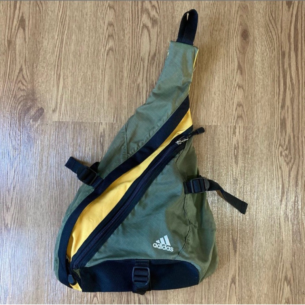 Vintage Adidas Cross Bodh Bag