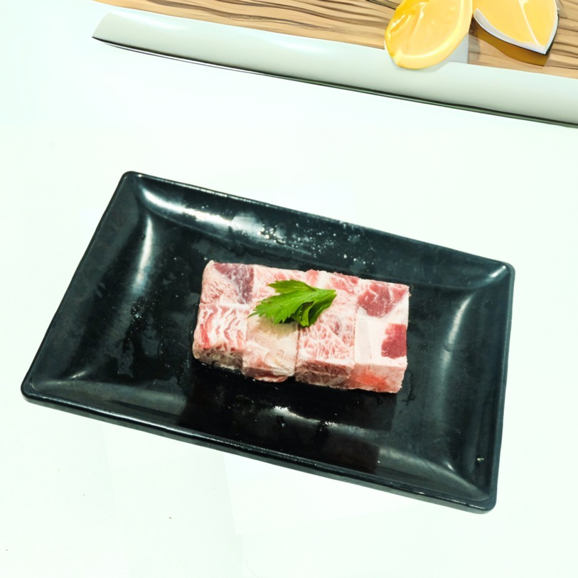 

SAIKORO BEEF WAGYU MELTIQUE CUBE / DAGING KOTAK 500 GR
