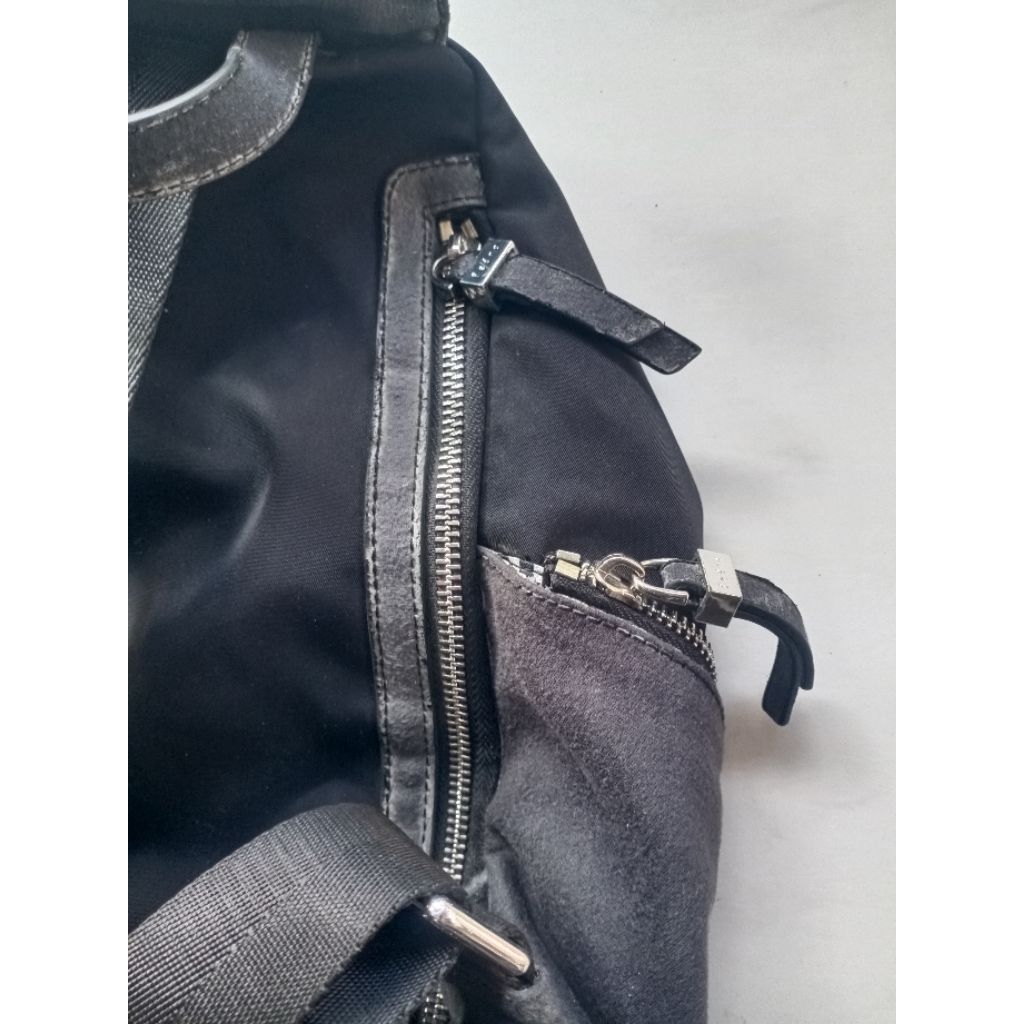 Tas ransel hitam wanita pedro