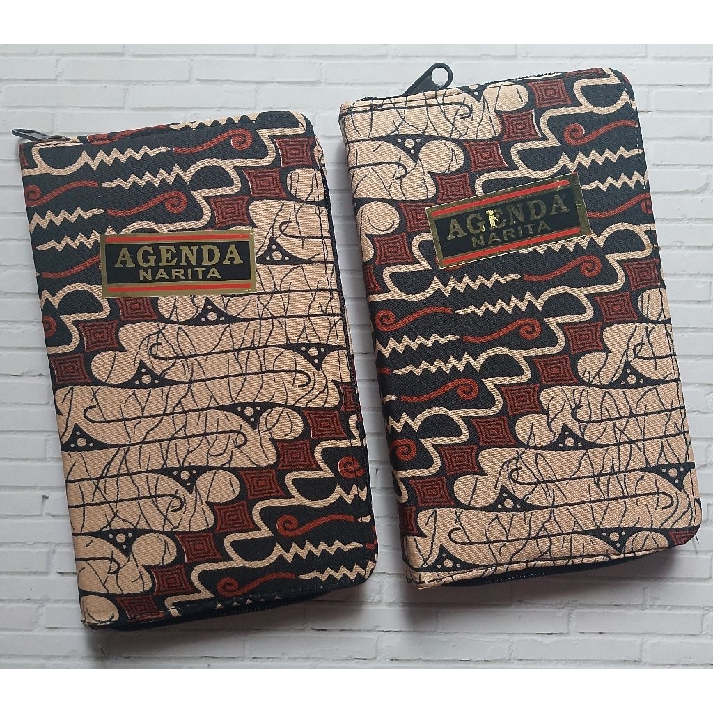 

AGENDA NARITA BATIK/ RESLETING KERTAS BERGARIS ISI 60 LEMBAR/ UKURAN 20X12