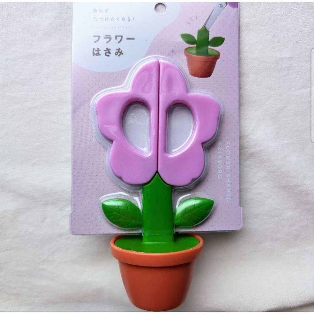 

Gunting Bentuk Bunga Original Japan Flower Shaped Scissors Pajangan Display Meja