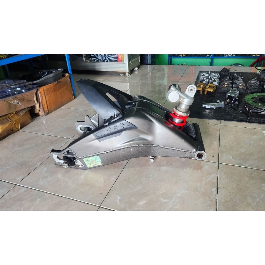 Swing Arm Bmw S1000rr set Huger As roda limbah moge