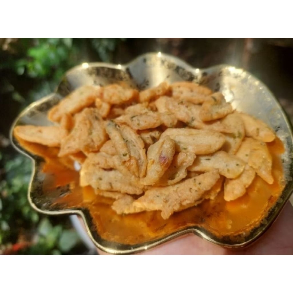 

kue bawang / kue bawang gunting - toples 500 gram