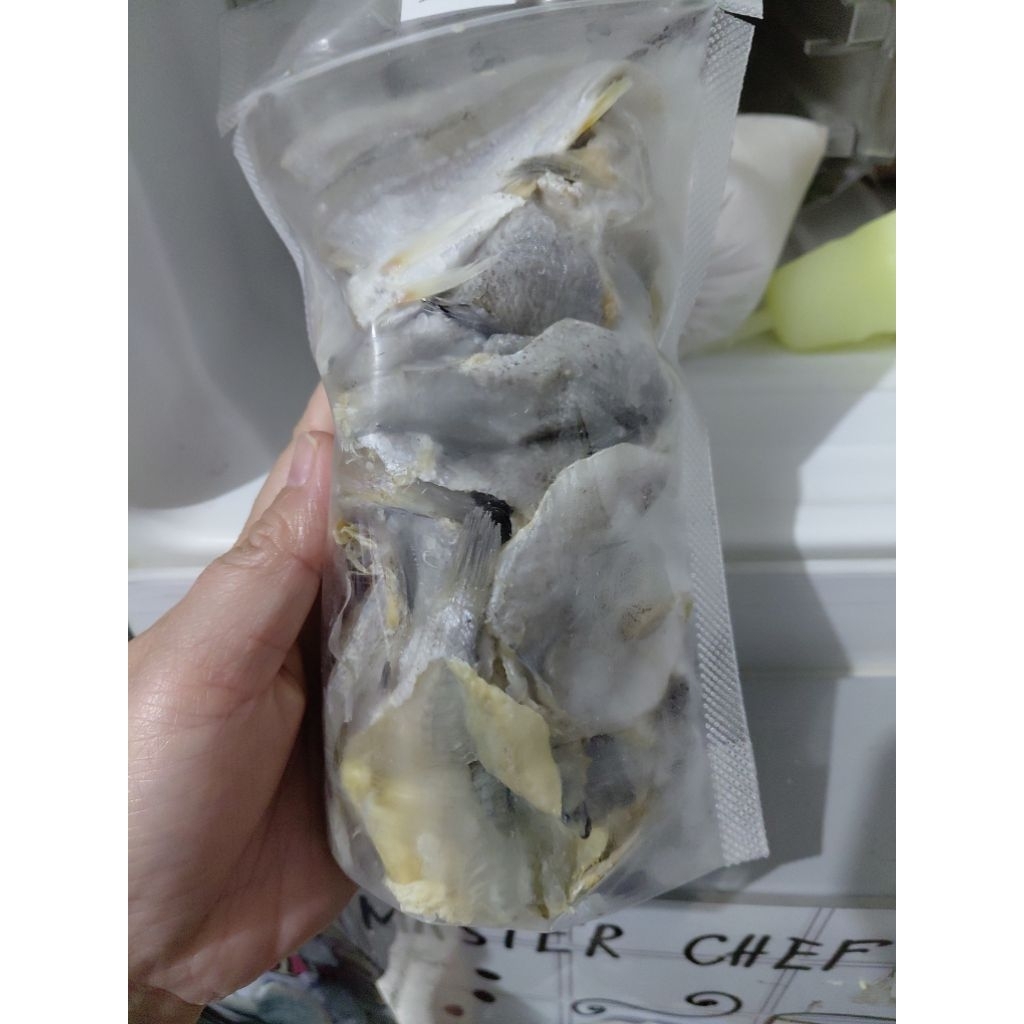 

Ikan asin teri belah