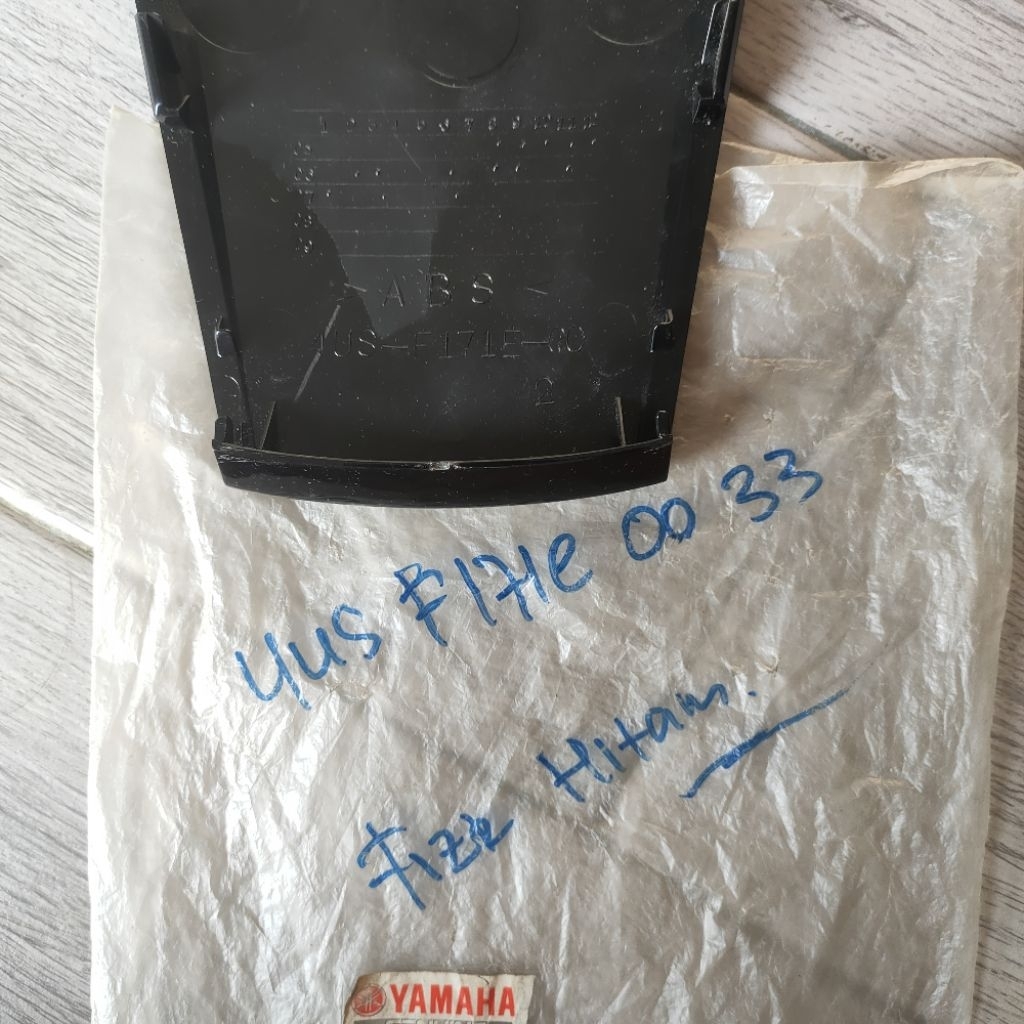 Cover side 5 black Yamaha F1ZR Original YGP 4US-F171E-00-33
